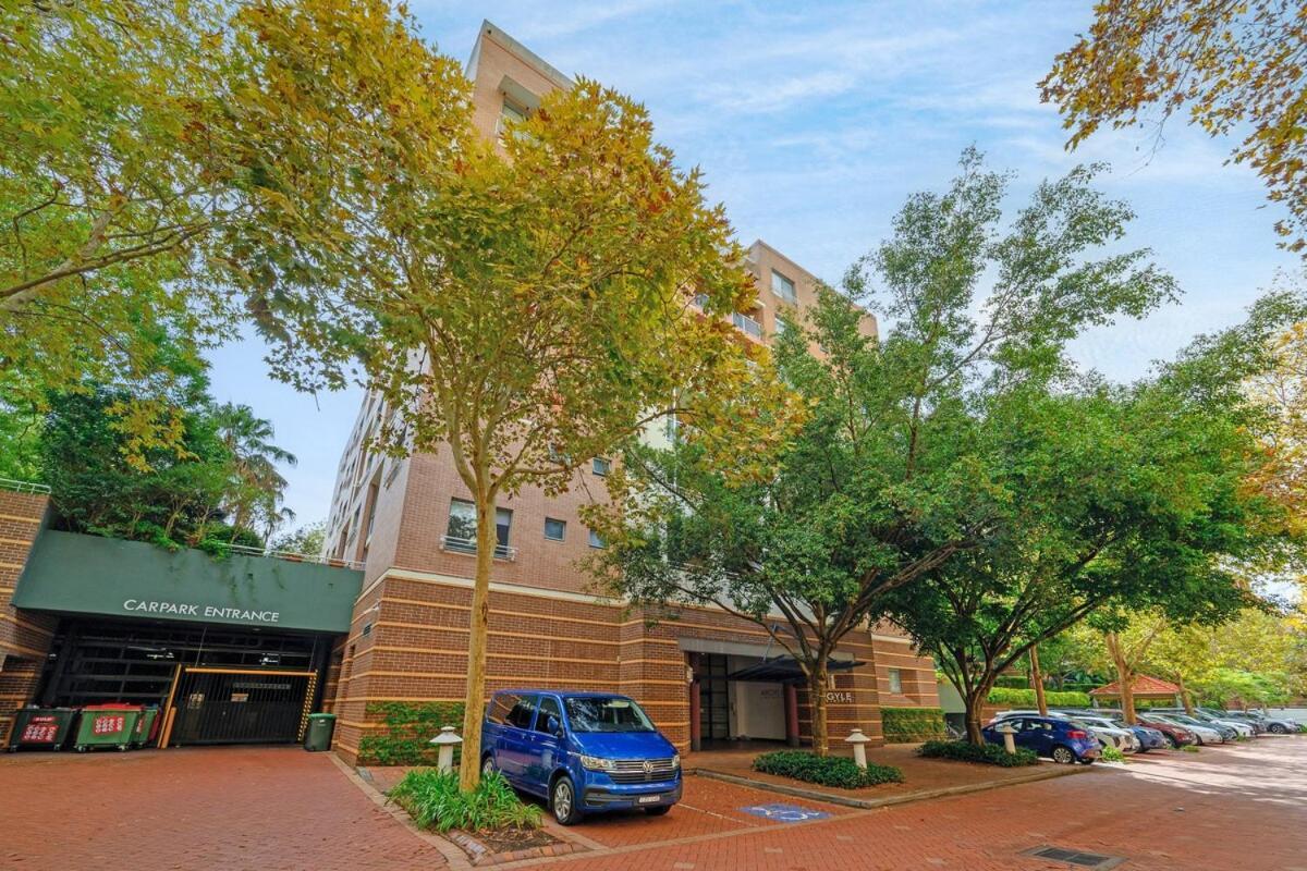 Redfern 2br With Balcony Free Parking Near Cbd Apartment *