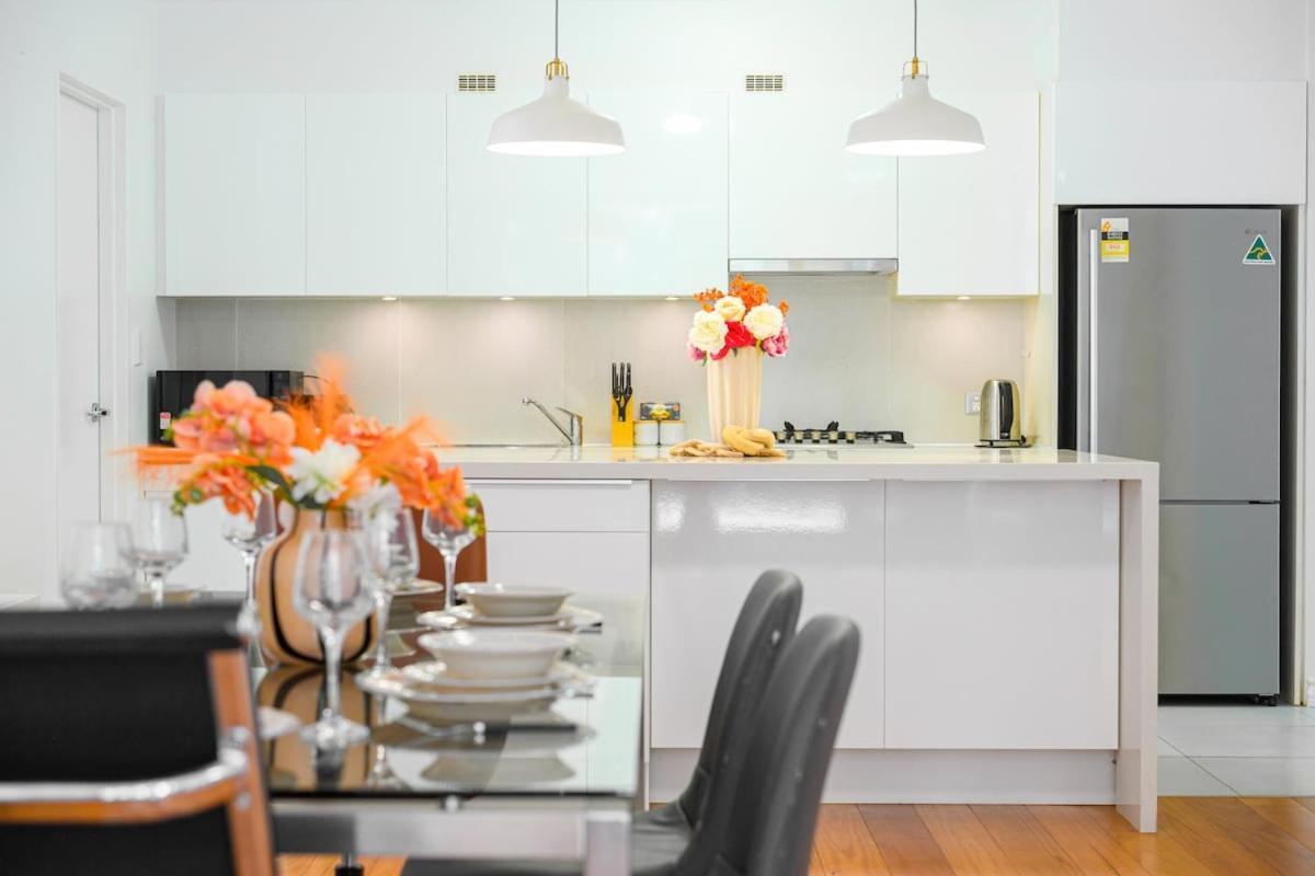 Redfern 2br With Balcony Free Parking Near Cbd Apartment